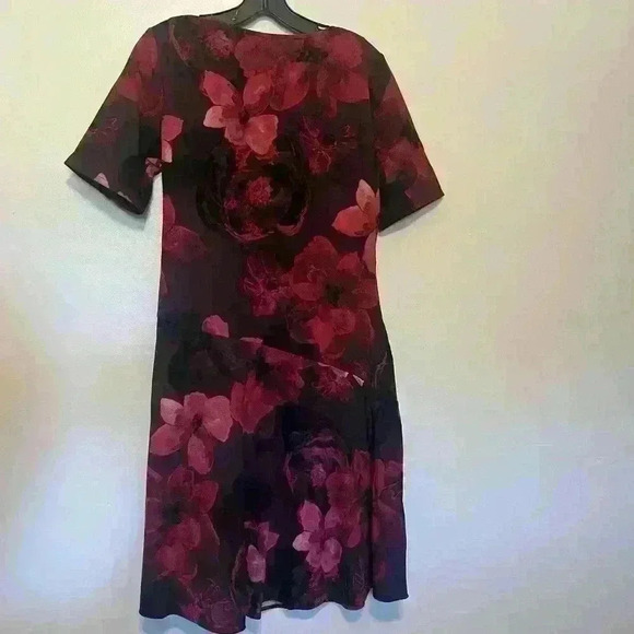 Signature Collection Rochelle Dress Size M (8-10) Red and Maroon Floral Print - Picture 2 of 4
